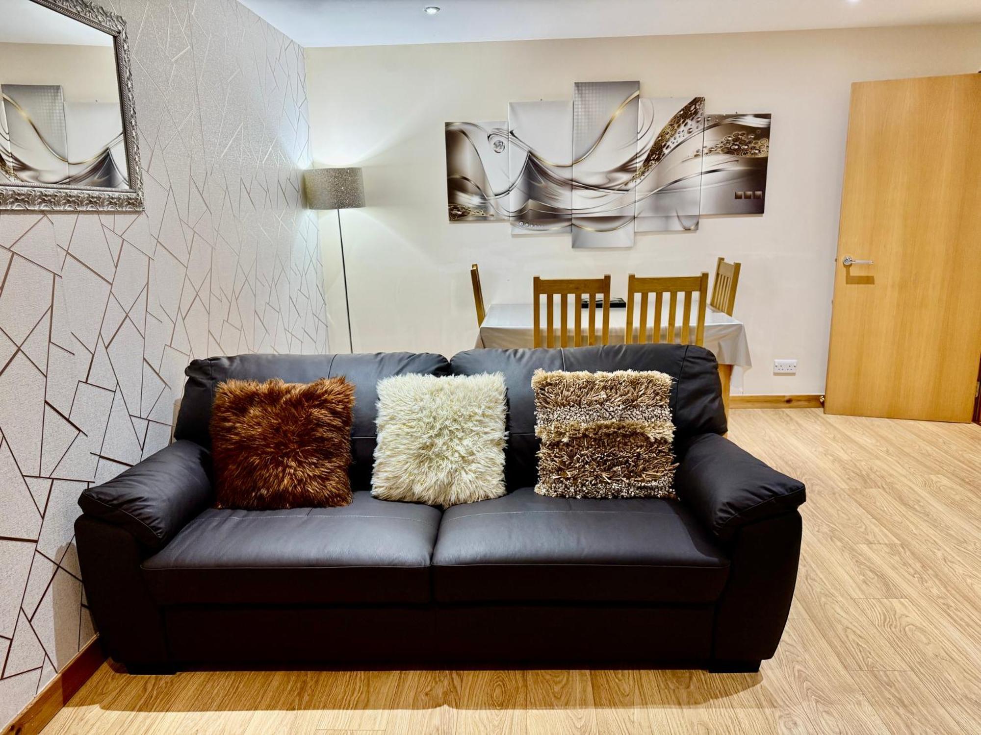 Azim&Suzi's city centre apartment Inverness Exterior foto