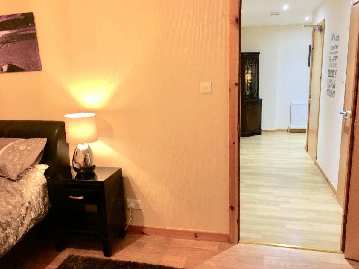 Azim&Suzi's city centre apartment Inverness Exterior foto